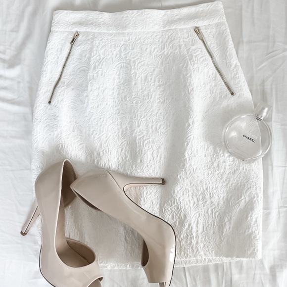 ✨Never Worn✨H&M White Textured Pencil Skirt - Picture 1 of 13